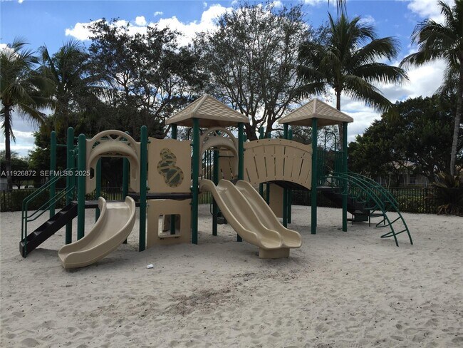 Foto del edificio - 815 Vista Meadows Dr