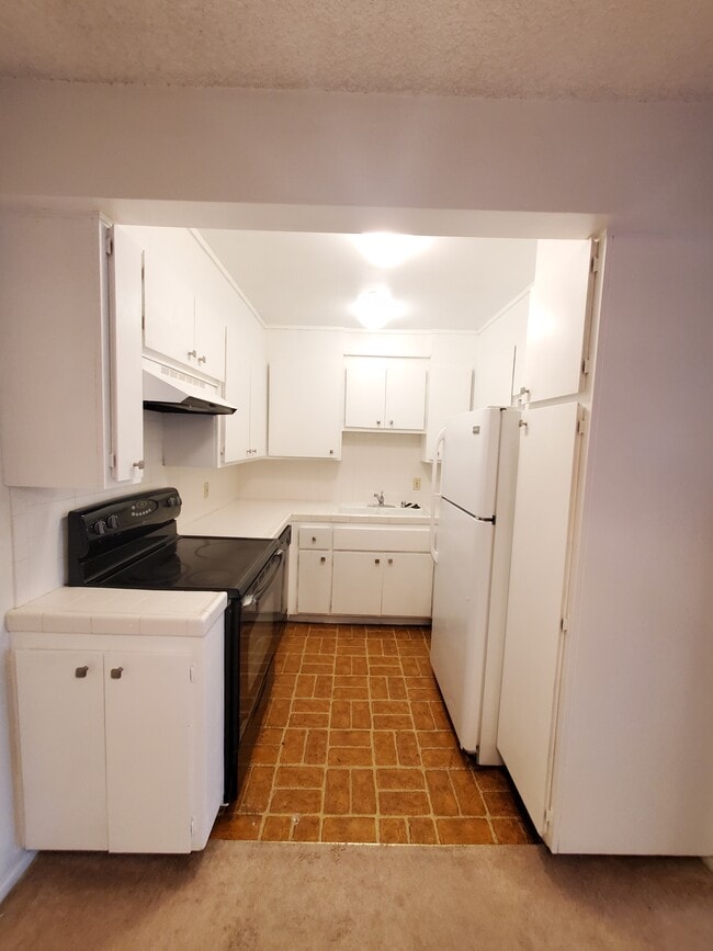 Kitchen - 6199 Canterbury Dr