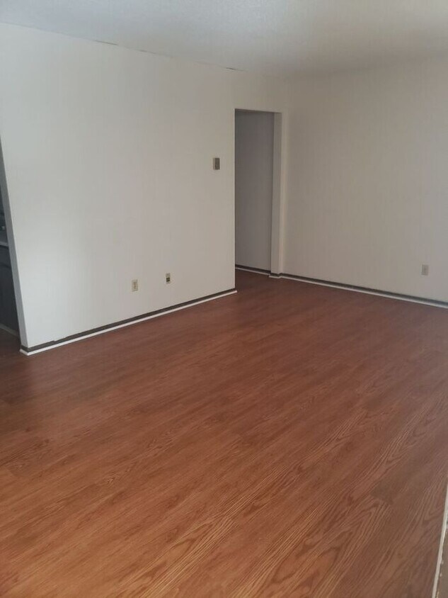 Foto principal - One Bedroom - 737 Center Ave - Cuyahoga Falls