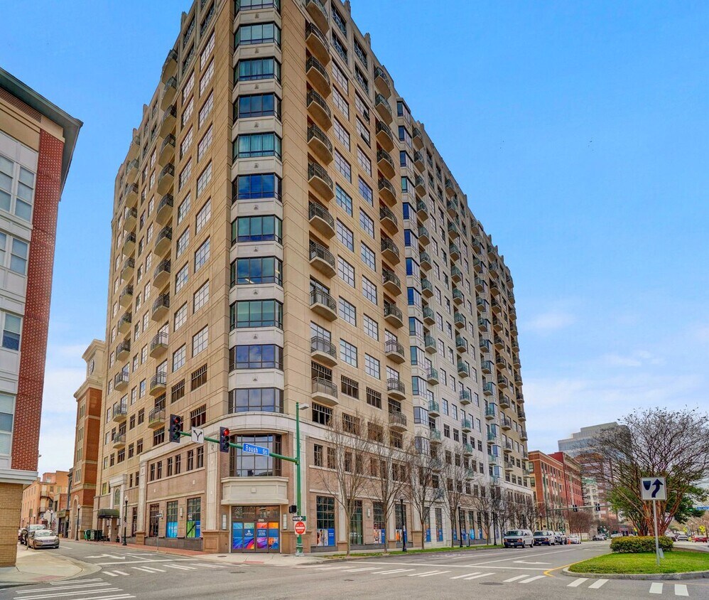 Primary Photo - AMAZING Condo w/TWO Reserved Parking Space...