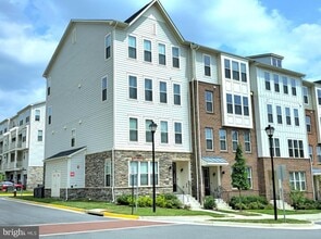 Building Photo - 902 California Dr
