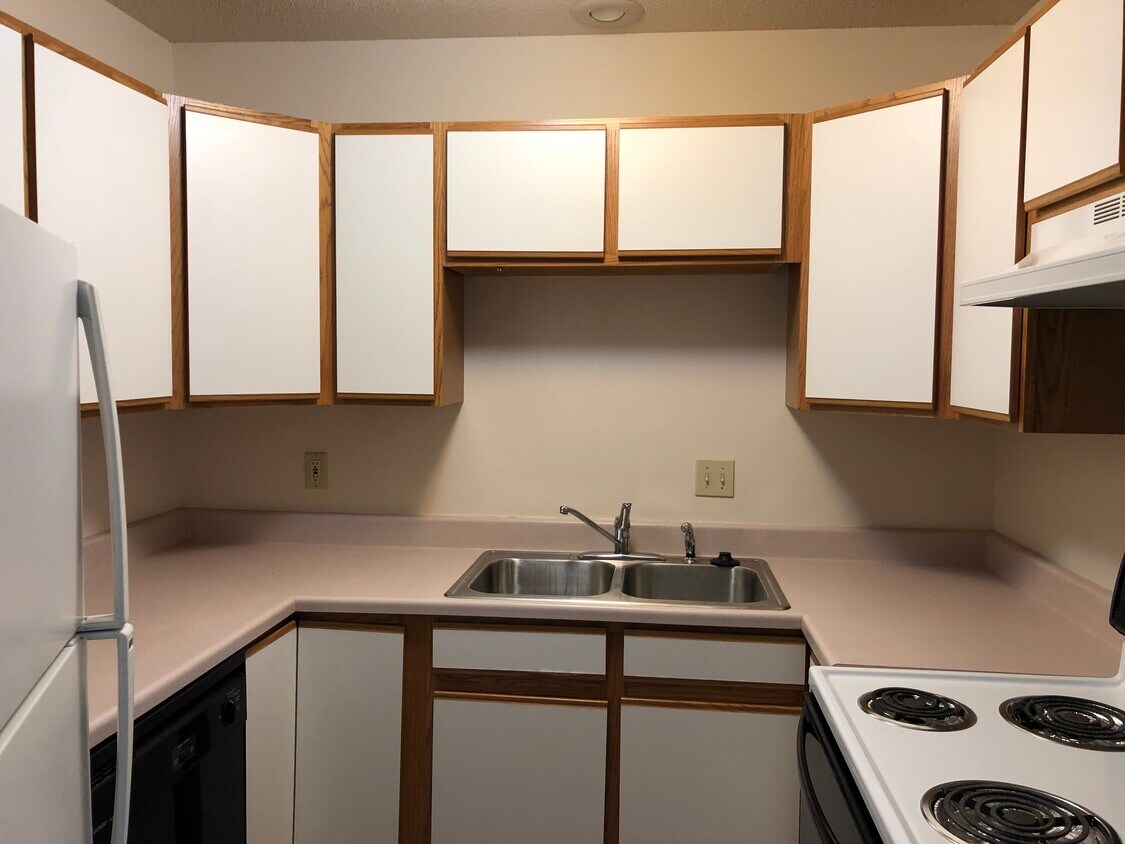 kitchen - 813 Elm St