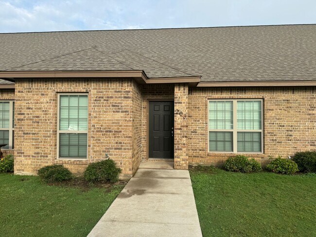 Foto del edificio - 2/2 NO WATER BILL - LAWN INCLUDED!! BROCK ISD