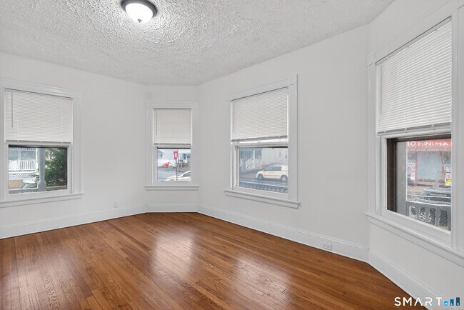 Building Photo - 373 Wood Ave