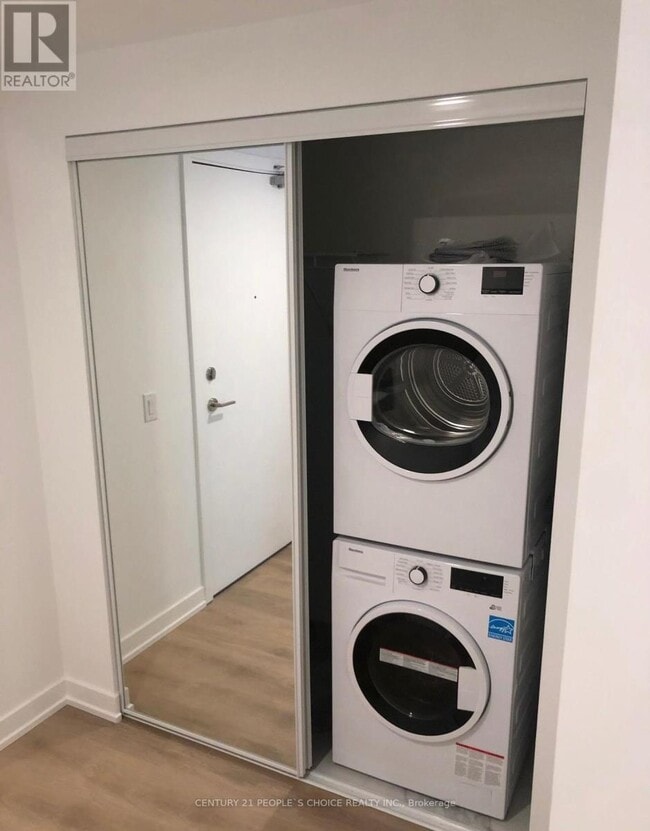Photo du bâtiment - 1100 Sheppard Ave W
