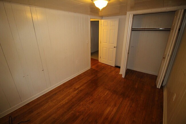 Foto del edificio - Two Bedroom Home With Fresh Paint And New ...