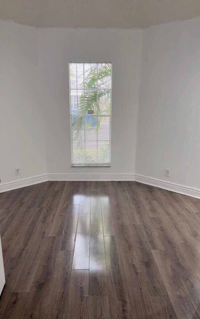 Foto del edificio - 7640 Forest Green Ln