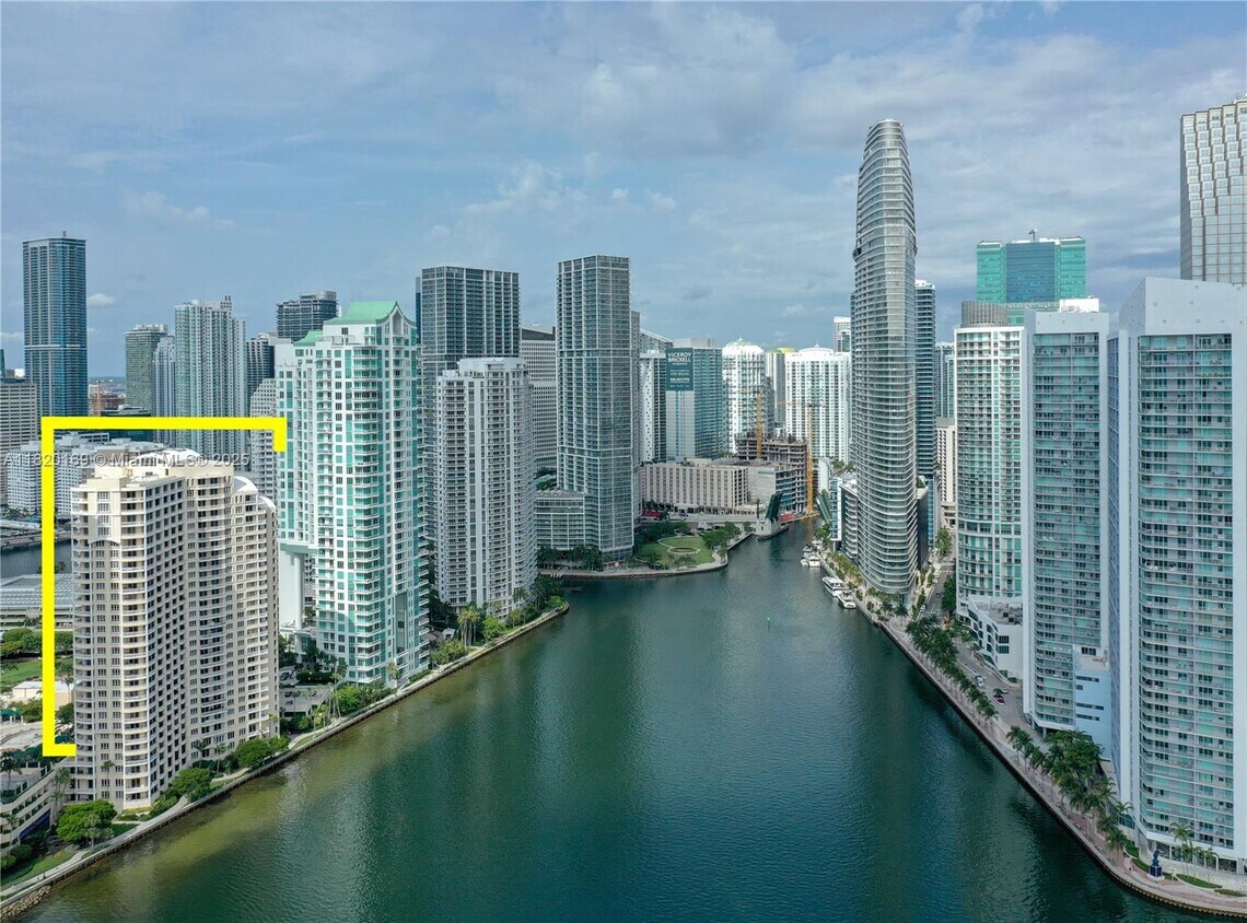 Foto principal - 888 Brickell Key Dr