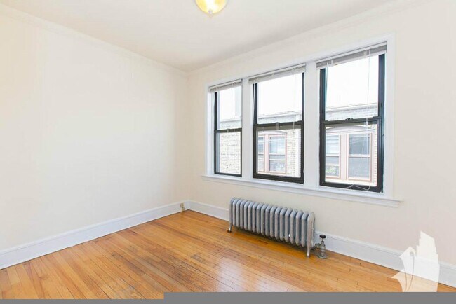 Building Photo - 2430 N Spaulding Ave