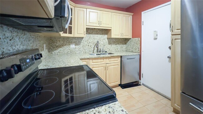 Foto del edificio - 2841 NE 163rd St