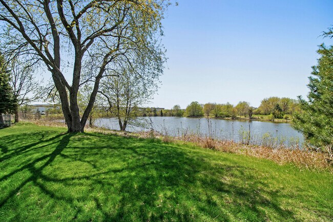 Building Photo - 437 S Orchard Dr