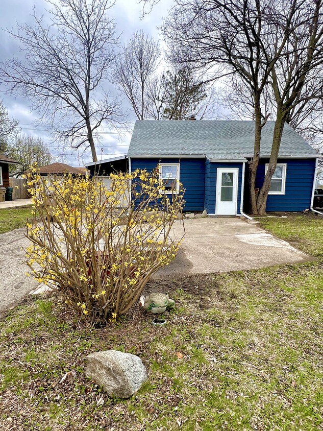 Primary Photo - 3840 E Washington Ave