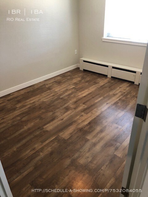 Building Photo - One bedroom, ALL UTILITIES INCLUDED