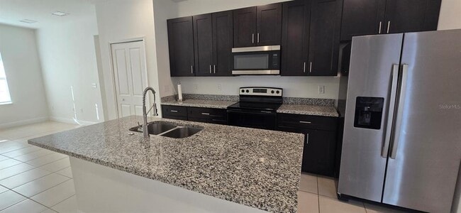 Foto del edificio - 405 Marion Oaks Ln