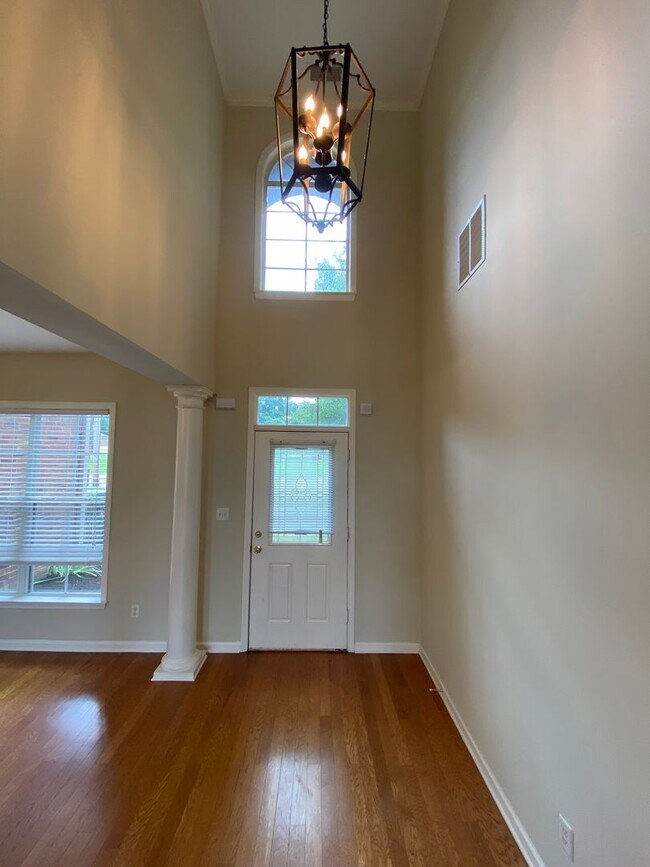 Building Photo - LARGE AND SPACIOUS HOME IN BARTLETT/ARLINGTON