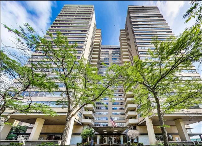 Building Photo - 6301 N Sheridan Rd