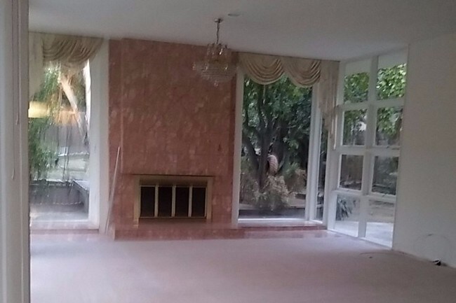 Sala de estar y comedor - 1328 N Louise St