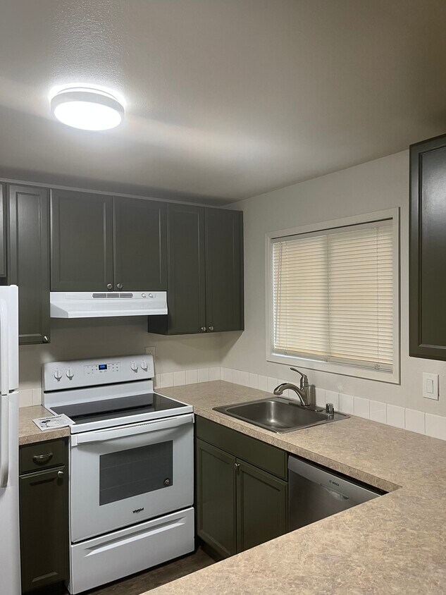 5826 200th St SW Unit Apt A, Lynnwood, WA 98036 Condo for Rent in