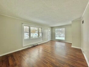 Building Photo - 833 Westmoreland Ave