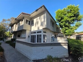 Building Photo - 17 Blackbird Ln