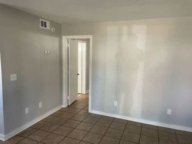 Building Photo - 215 Lovelace Dr