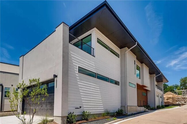 Building Photo - 2800 Del Curto Rd