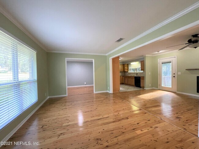Building Photo - 4425 Bluff Ave