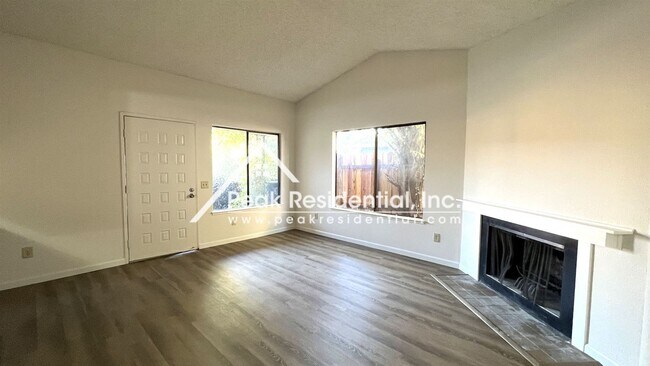 Foto del edificio - 3 br, 2 bath House - 10446 S White Rock Rd #B
