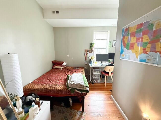 Foto del edificio - 301-305-305 Dudley St