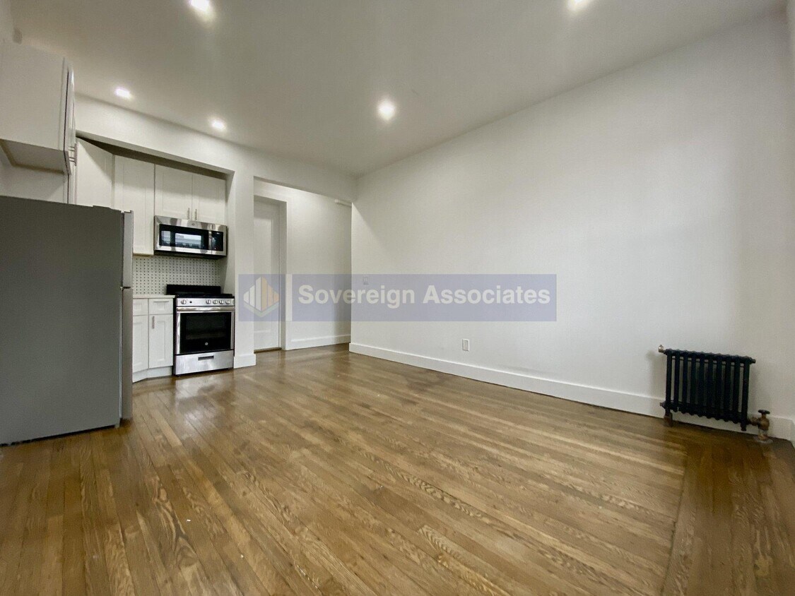 Primary Photo - 45 Tiemann Pl