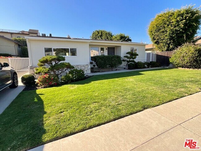 Foto del edificio - 2051 Colby Ave