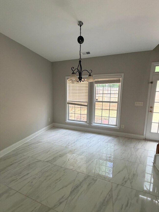 Building Photo - Nice Spacious home, FENCED backyard, Master on Main. Plus BONUS Room