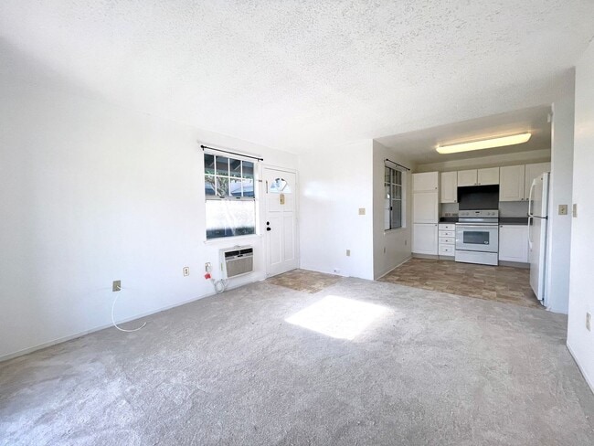 Building Photo - 95-1058-1058 Kuauli St
