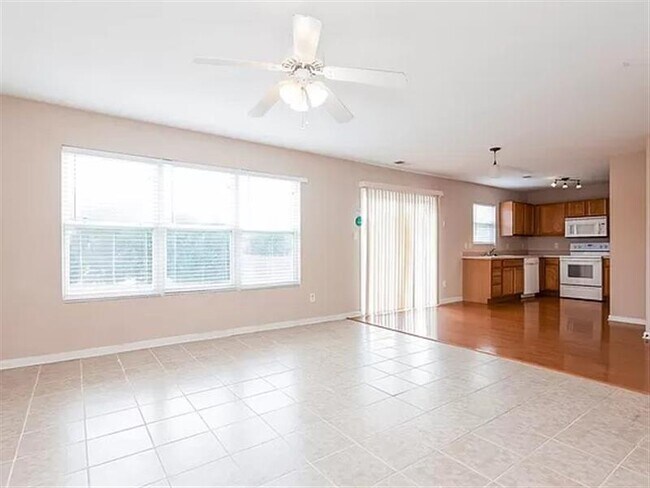 Building Photo - NICE HOME F8