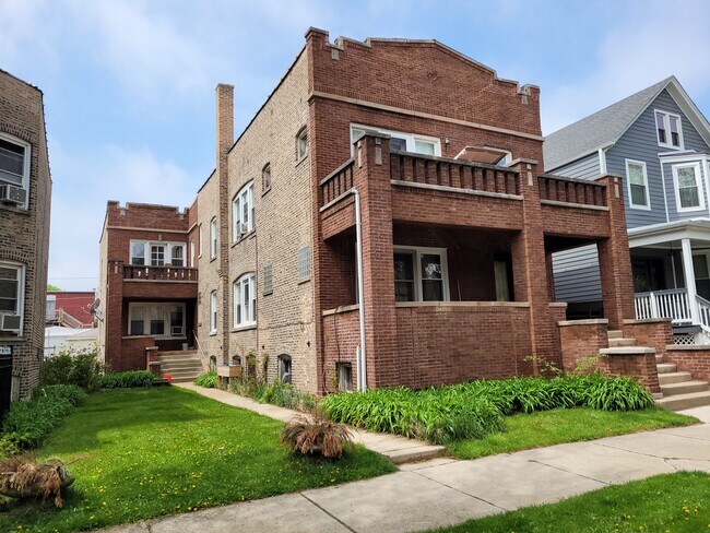 Building Photo - 2446 N Springfield Ave