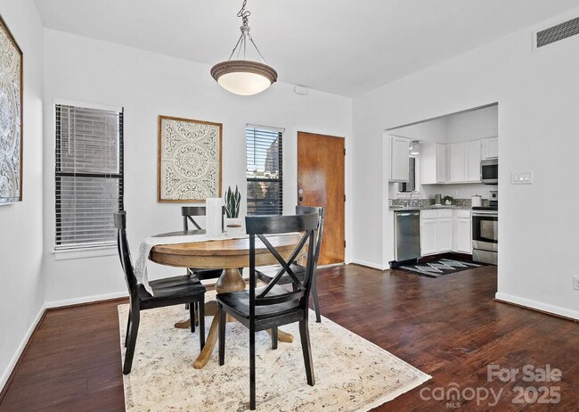 Foto del edificio - 224 N Poplar St
