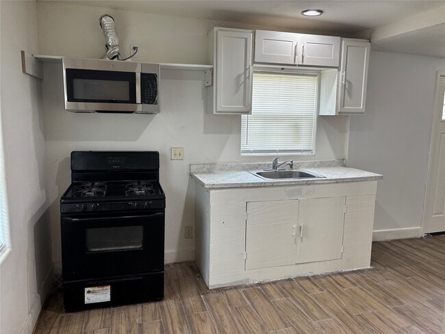 Foto del edificio - 6709 Kassarine Pass