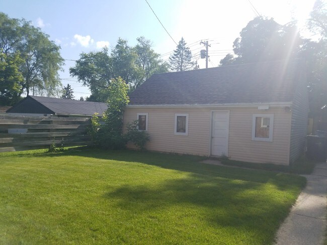 Patio trasero - 4320 N 64th St