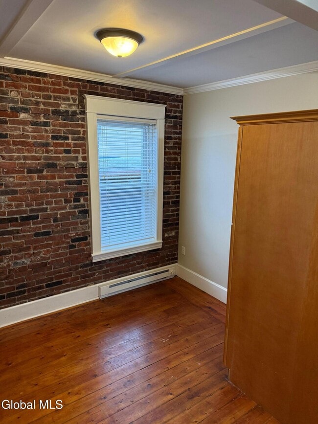 Foto del edificio - 24-26-26 Penrose Ave