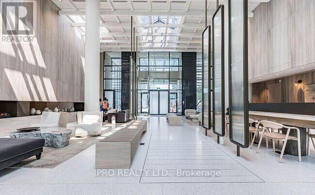 Photo du bâtiment - 225-1225 Commerce St