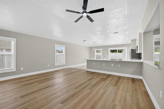 Building Photo - 10610 Boyette Creek Blvd