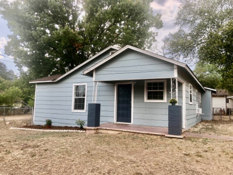 Primary Photo - 764 Boenig St