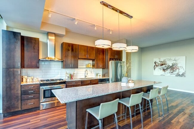 Building Photo - NIC on 5th