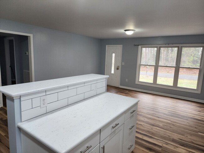 Foto del edificio - 3 bed 1 Bath Home Mount Airy