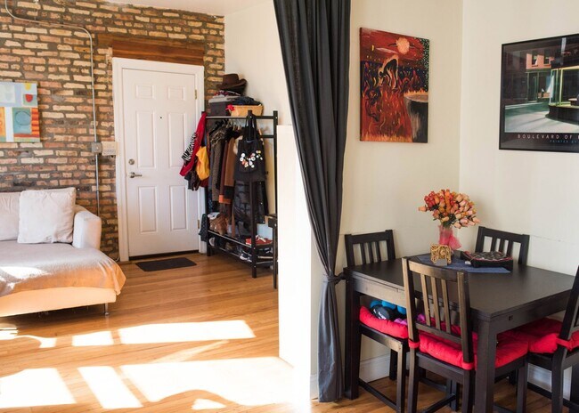 Foto del edificio - Huge UK Village 1 bed with Deck, Outdoor Space, Laundry. Free Internet