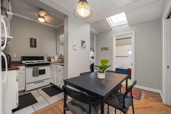 Foto del edificio - 1132 E 21st St