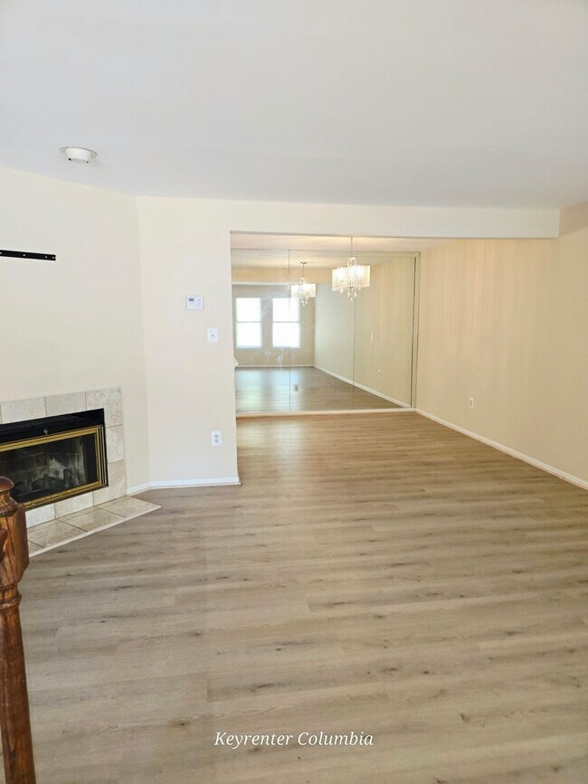 Foto del edificio - Beautiful 3BR Townhome in Burtonsville | Garage, Deck & Community Amenities
