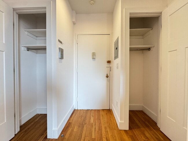 Building Photo - 369 Seventh Avenue