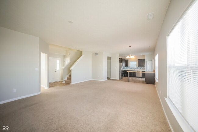 Building Photo - 890 Redwood Dr