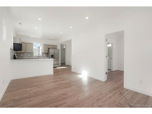 Photo - Spacious 2 Bed 2.5 Bath in the heart of Baker! House